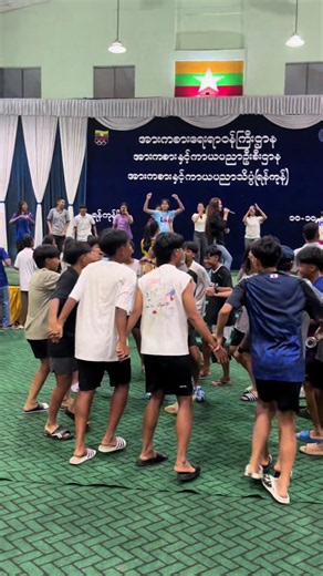 နီနီခင်ဇော်ပွဲတိုင်းကို ကျော်ပွဲတိုင်းပျော်ပွဲတိုင်းနဲ့ အတူတူကြည့်ရှုနေတဲ့ အဖွဲ့ဝင်တွေ