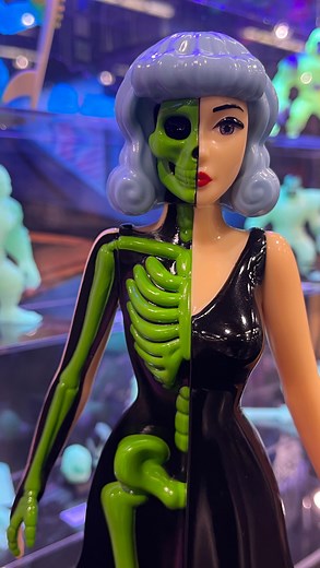 AN X-CITING X-RAY’D X-MAS! On display at @designercon 2023, the first looks at @rocomtoys & @tragicgirlsco BETTIE BONES vinyl figure from their successful KICKSTARTER! Check her out at Booth #834 (right behind @super7) #designercon #designercon2023 #rocom #rocomtoys #mightymaniax #bettiebones #tragicgirls #sofyvinyl #vinyl #vinyltoys #toyshiz #xmas #horror #christmas #xmas2023 | Toy Shiz