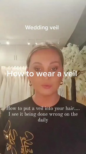 Proper Way to Attach a Wedding Veil to a Comb