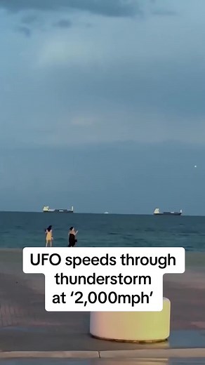 Incredible UFO Sightings Over the Sea in Florida