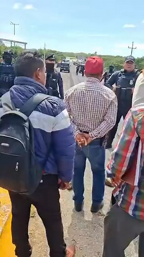 1.9M views · 19K reactions | De la manera más ATENTA NO sé atrevan a GOLPEARLOS como lo hicieron con los manifestantes Con los CIUDADANOS andan armados y con los delincuentes a esos no les dicen NADA TODO el PAÍS de la patada gracias a la Transformación #IzquierdaMiserable Morena con M de MIERDAS Primero los pobres ????? | Patricia Rodríguez | Facebook