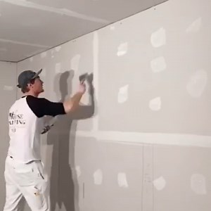 ✔️ "Did a little taping after work today! I love the convenience of the LEVEL5 Tools taping knives 🔪 🤘" @moosepainting with some fast taping action with his Joint Knives and Pan 💪 | LEVEL5 Tools