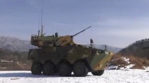 The South Korean Anti-Aircraft Gun Wheeled (AAGW) twin 30 mm self-propelled anti-aircraft weapon was developed to meet the operational requirements of the Republic of Korea Armed Forces for a highly mobile short range air defense system. It combines modified Hanwha Defense K30 Biho turret on a Hyundai Rotem K808 chassis. Read more https://wp.me/p3avY4-4yQ Video 뉴스바바 | Military Leak