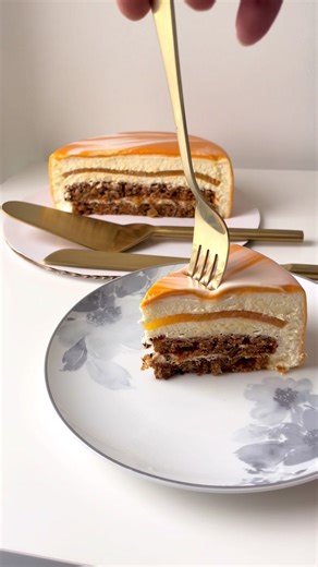 🚨🔔NEW FLAVOR ALERT: CARROT ENTREMET🥕 Limited Edition Fall flavor comprising of Cream Cheese Mousse layered with an Orange Geleé along with two moist and flavorful Carrot Cake layers loaded with raisins and walnuts!!! Available to order now on www.prettylittlelayerstoronto.ca #carrotcake #entremet #moussecakes #torontodesserts #thanksgivingdessert #fyp