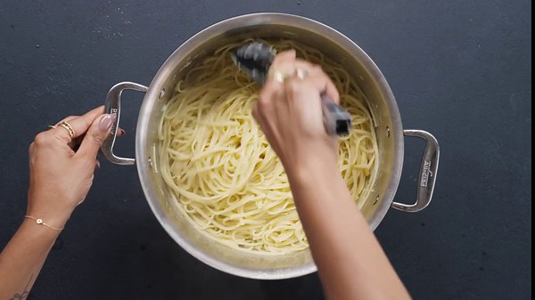 Lemon-Garlic Linguine Recipe (with Video) • 5★ • 30 min