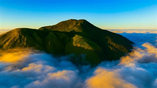 Mountain Above the Clouds – Stunning Nature Views in 4K