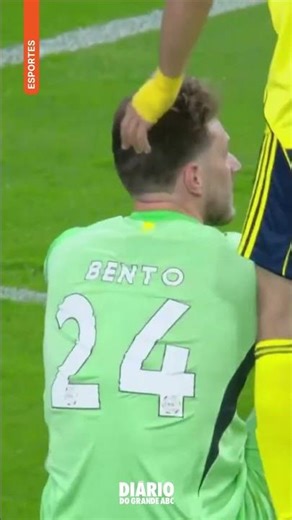 Goleiro cotado para a Seleção Brasileira tem falha 'bizarra' e viraliza