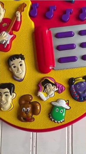 The wiggles musical guitar 2003 (eBay video by hotmessjess)