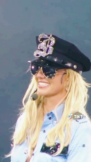 Britney Spears Live: Womanizer Performance in NYC 2009