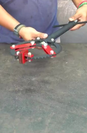 C clamp locked idea #diy #craft #crafty #metalworking #crafts #DiYer #tooltips #tips #diyer #making #Metal #metalwork #jigs #hack #trick #make #handmadegifts #welder #welding #DIY | Morgan George