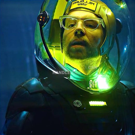 The man dared to touch the alien creature directly!#prometheus #viralvideo #movieclips