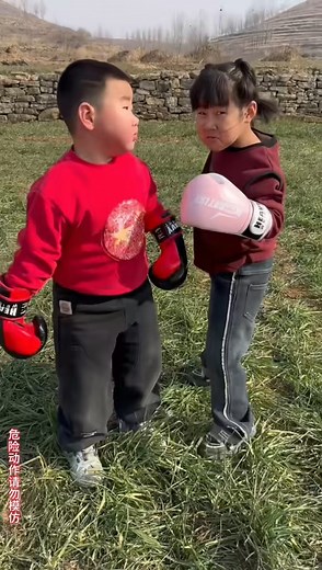 @kidsboxer1v1 on Instagram: "#boxing #kidsboxing #chinese #FunnyBoxing #KidsBoxing #ChinaVibes #CuteAndFunny #BoxingLaughs #SillyKids #PlayfulBoxing #ChineseKids #ViralComedy #LOLMoment #FunBoxing #BoxingFun #HilariousKids #InstaLaughs #cuteboxer"