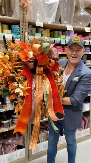 Make your own Fall Wreath DIY with two garlands and a Bow! Let me show you how easy it is to make a #fallwreath DIY in 3 super easy steps. I really want your front door to stand out this year. . . . . . . #falldecor #fallwreath #bow #ribbon #falldecorations #fallwreaths #wreathmaking #bowmaking | Ramon - at HOME