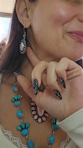 Today's set is brought to you by happiness, a Lil sunshine, and BIG pink & blue vibrations 🙌🌞 Pink conch shell pendant made by Ned nez. Love his silver work 😍 Larger turquoise necklace with turquoise from 3 mines. Royston - morenci - Kingman Earrings & matching ring 💍 Extremely vibrant pink conch & sleeping beauty turquoise. Come see this set and other sets we have available on our live Turquoise show on Wednesday. Carpe diem my friends!!! #turquoise #jewelrycollection #turquoiseaddict #Turq