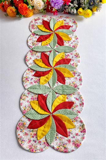 Easy Way to Sew Flower Quilt Table Runner #sewing #quilting #diy #homedecor | Indah Sewing