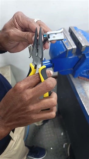 “How to Set Gauge on Double Needle Machine Foot | Step-by-Step Guide 🧵”