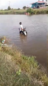 ANOTHER DAY IN BEAUTIFUL GUYANA | INDIVIDUAL ACCOMPANIED BY THEIR MOTORCYCLE IN A CANAL SEEMS INTENT ON ARGUING RATHER THAN GETTING OUT | Action News Guyana
