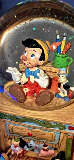 #pinocho #pinocchio #disney #disneysnowglobe #musicbox