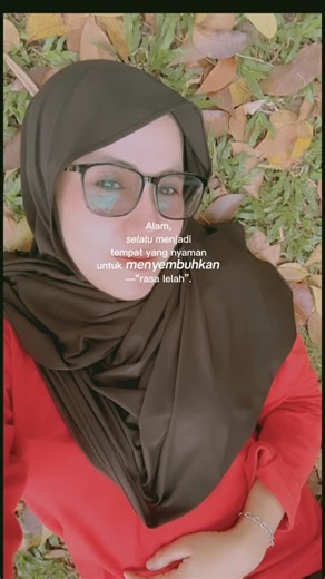 Dina on Instagram: "Tiduran d rumput aja udah enak bgt😚 #Masyaallah"