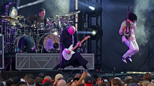 Hear SMASHING PUMPKINS throw back to '90s on new album 'AghorI Mhori Mei'