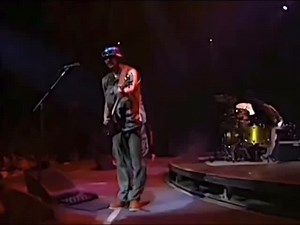 Let’s turn to “Lacquer Head” live at the Family Values Tour in 1999 as we celebrate something called Primus Sunday. This is when I post Primus on Sunday. So I’m posting Primus on Sunday. Enjoy. #grungebible #primus #primussunday #lesclaypool | The Grunge Bible