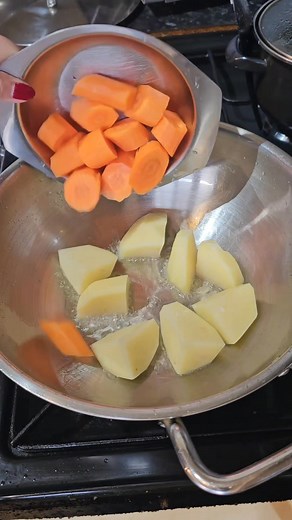 Let's cooking chicken Calderita/ Filipino dish | Mommy Gen's Kitchen