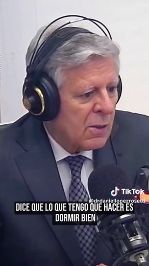 Todo lo que le hace bien a las mitocondrias mejora tu energía. Y todo lo que las daña, tarde o temprano, se nota en el cuerpo. Las mitocondrias son las pilas de cada célula. Cuando funcionan mal, disminuye la energía celular y se abren las puertas a muchas enfermedades frecuentes: síndrome metabólico, resistencia insulínica, diabetes, enfermedades neurodegenerativas, inflamación crónica e incluso cáncer. Cuidarlas no es complejo ni sofisticado. Dormir bien, alimentarse mejor, moverse con regular