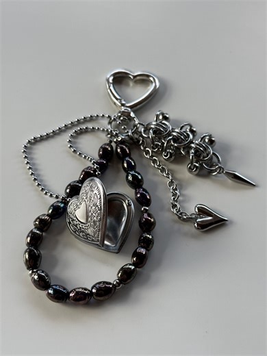 Dark Feminine Keychain With Heart-locket | Stainless Steel | Natural Pearls | Gift | Handcrafted Jewelry | Chainmail | Modern - Etsy