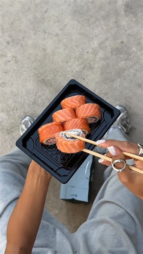 Joyo | Rolls and sushi in Dubai on Instagram: "Small break, large sushi rolls 💚 Fresh and unforgettable flavors from JOYO — order at joyo.ae"