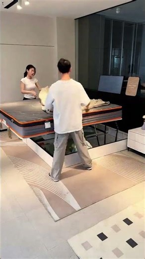 床板が跳ね上がるから、シーツ交換も収納もラクラク。多機能ベッドの登場です🛏️✨ #機能ベッド #床板跳ね上げ #シーツ交換簡単