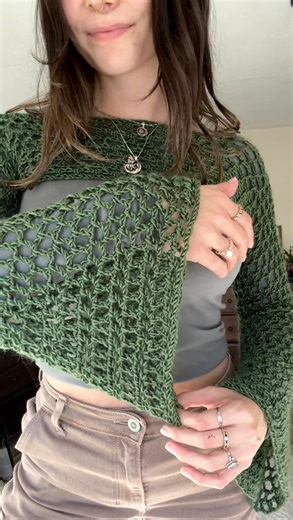 Starting chain: multiple of 3 Row 1 Chain up an additional 6 chains. In the 6th chain from your hook work 1 double crochet. Chain 2. Skip 2 stitches and into the third work 1 double crochet. Repeat until end of the row Row 2 Repeat Chain 5. Work 1 double crochet in the first chain 2 space from the previous row. Chain 2. Work 1 double crochet in the next chain 2 space from the previous row. Repeat until the end of the row! Leave any question you have in the comments⭐️ #cosmiccrochet #crochetweara