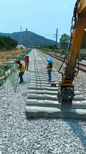 This Is How Rail Tracks Are Laid in the Real World