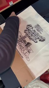 Repeat order canvas bag dari UKM! Design kemas, printing cantik & sesuai untuk seminar, event dan pelajar. Nak buat untuk sekolah / company pun boleh — 1 design kami consult sampai siap! Klik link di bio untuk Free Design ❤️ #CanvasBag #UKM #DTFPrinting #RhinoTShirt #MerchMalaysia CustomBag PrintingService FreeDesign EventMerch StudyEssentials | RHINO T SHIRT