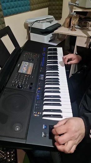 Learn to Play Keyboard with Expert Techniques