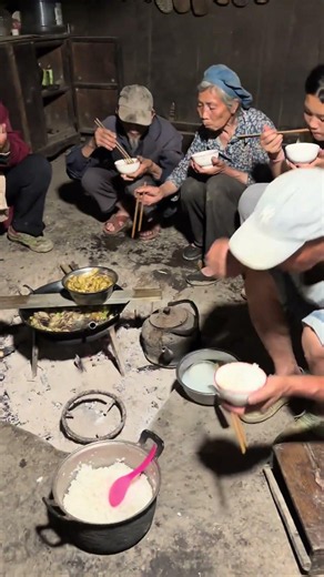 Discover the Joy of Simple Living: Minimalist Meals & Tea