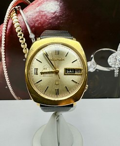 Vintage 1960s Bulova Accutron Wristwatch: 14K Yellow Gold Case, Day-date - Etsy