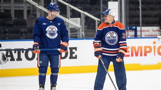 Canadian PM Carney showing off his hockey skills at Oilers practice