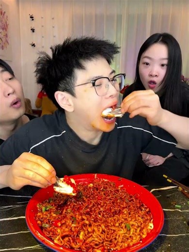 Spicy noodles challenge vs my GF | mukbang asmr eating #mukbang #spicy #food #shorts
