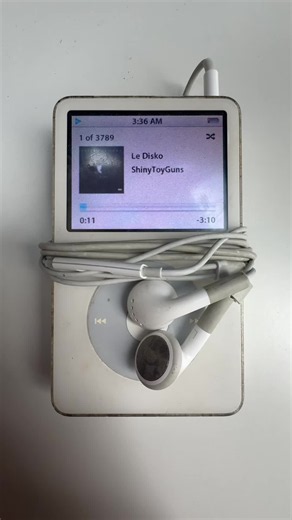 “le disko” by shiny toy g*ns - circa 2006 #ipod #ipodclassic #offlineplaylist