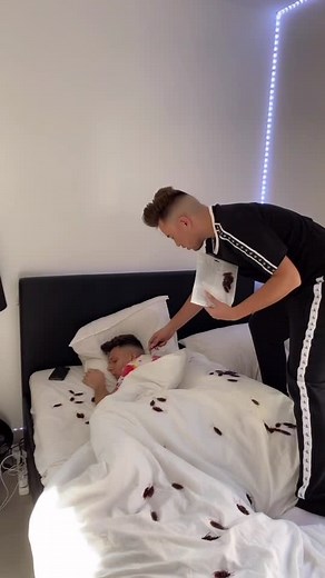 Prank insectes: une réaction effrayante 😱😂