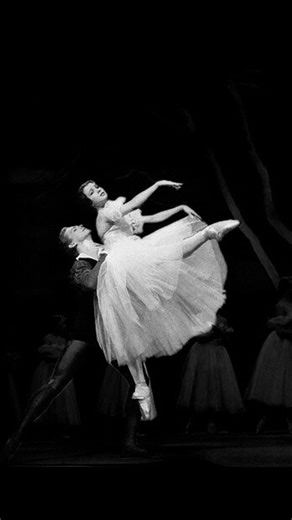 либретто — пространство для влюбленных в театр on Instagram: "Сцена из балета «Жизель». Архивная запись 1963 г. ⠀ Альберт и Жизель. Герои, которым веришь. Балетная эпоха, где созданию роли и ее точности уделяется не меньшее внимание, чем технике. ⠀ Приятного просмотра!"