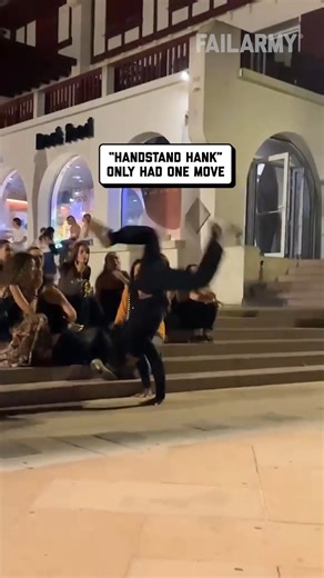 my pick-up line is more of a handstand 😍 🤣 #relationshipgoals #handstand #france #pickuplines #pickupfails #datingfails #brofail #fail | FailArmy