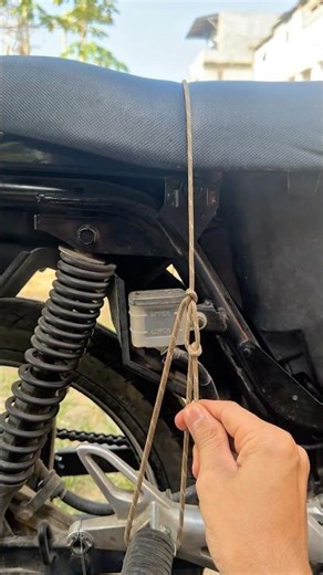Wow, How to tie things on a motorbike !!#lifehack
