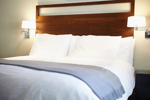 Best Ways To Sleep Inside A Noisy Hotel Room