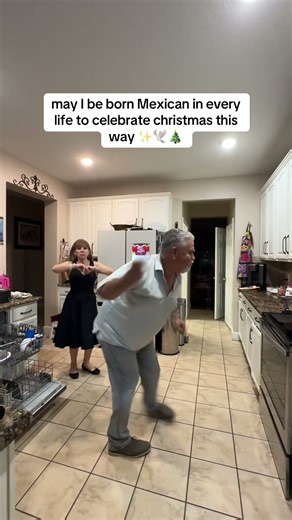 I love being Mexican 🤭🫶🏼 and I love my family 😭🇲🇽🫔 #mexicanchristmas #mexican #christmas