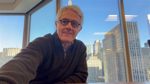 Parte DiarioMartes, 21 de abril de 2026S&P fut. +0,20% · UST 10Y 4,256% · VIX 19,06 · DXY 98,28 · WTI -0,67% · Oro -0,55% · BTC +0,58%El mercado está fijando precios de política monetaria con la conducción de la Fed como una incógnita legal. Warsh declara hoy ante el Senado y promete independencia — pero su confirmación está bloqueada por un solo senador republicano que primero exige el archivo de la investigación penal sobre Powell. Si el impasse no se resuelve antes del 15 de mayo, Powell cont