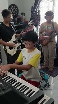 Simple and rather short recording with multiple friends (Song: Radiohead - Creep (cover))