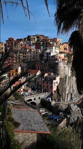 Manarola, Cinque Terre: The Colorful Italian Village with No Beach? 🇮🇹✨
