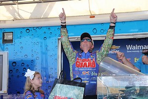 Rose Wins Going Wire-To-Wire At Walmart FLW Tour On Wheeler Lake - Major League Fishing