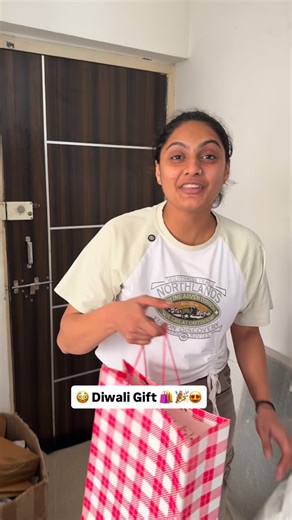 Resin Artist | Pinal Vaghani on Instagram: "Happy Diwali વાલિડાવ 🎊🎉😍🥰🫰 Customise available any size and design 🥰 Follow for more interesting resin ideas @fusion_art__gallery #viral #reels #viralreels #reelsinstagram #reelsinsta #reel #explore"